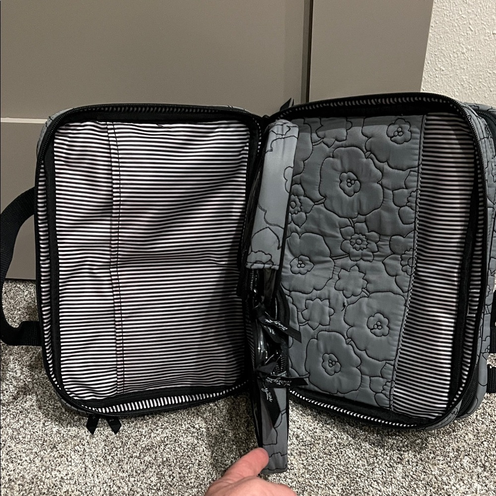 Floral Quilted Makeup Bag - Gray - Picture 3 of 6